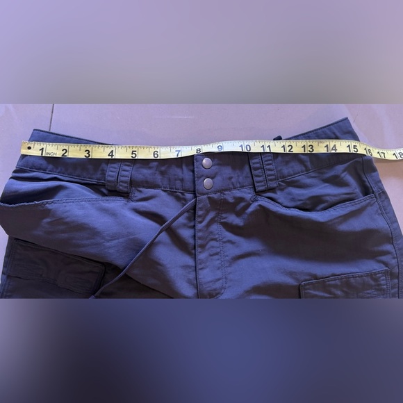 The North Face Women Cargo Buckle Pant Short Court zipper Pockets  Gray size 8 - Picture 5 of 16